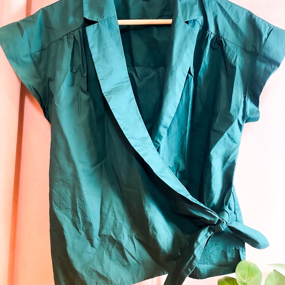 Nine West Emerald Green Tie Front Short Sleeve Blouse (Small)